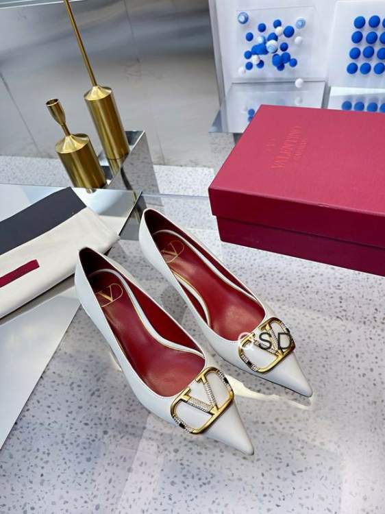 Picture of Valentino Shoes _SKUValentinosz35-414CSD090320353